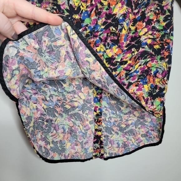 Zara Women Small Short  Hi-Low Sleeve Shirt with Bright Pattern & Button Up Back - Picture 11 of 13